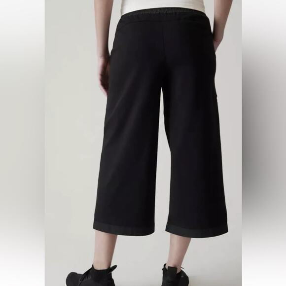 NWT Athleta Triumph Hybrid Wide Leg Drawstring Crop Black Sz S Athleisure Travel - Picture 4 of 16